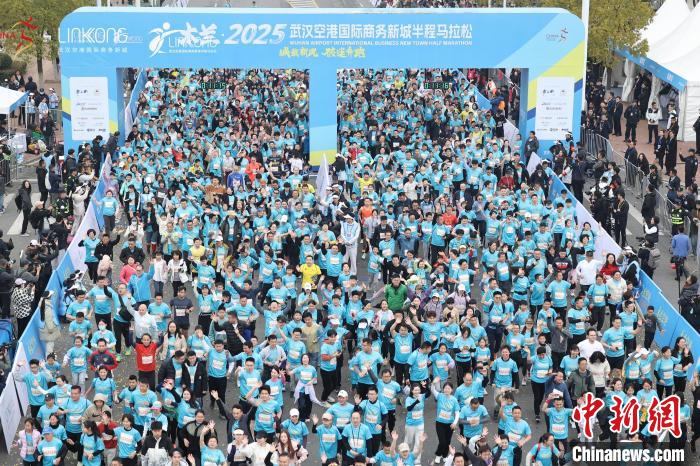 万名跑者竞速武汉黄陂：