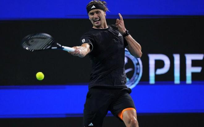 兹维列夫直落两盘横扫塞伦多洛，晋级半决赛创