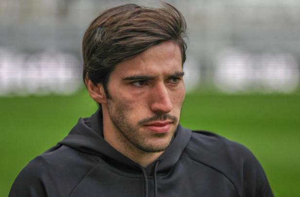 纽卡斯尔或因欧冠资格出售托纳利 曼联成最大买