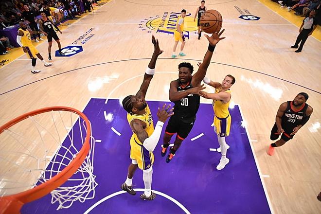 湖人两连胜奠定系列赛优势 卡佩拉低迷成火箭败